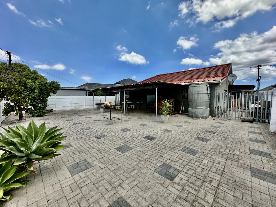 3 Bedroom Property for Sale in Richmond Western Cape